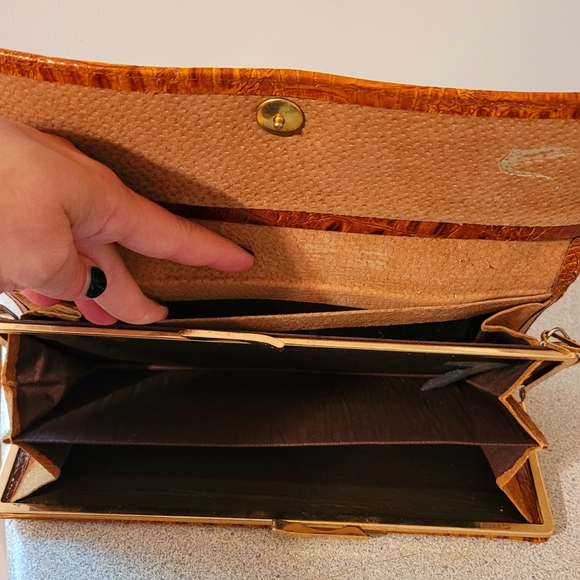 Etienne Aigner Vintage 1980s Tan Leather Croc Embossed Clutch Bag - Picture 4 of 6